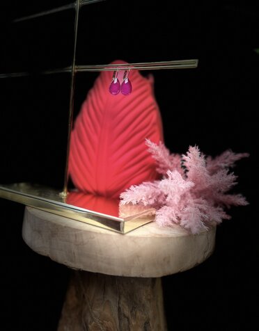Oorbellen steen magenta klein