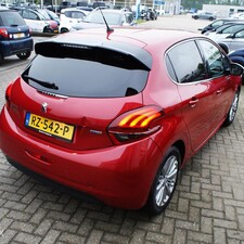 Peugeot 208 1.2 PureTech Allure 2018 17113km Airco, cruise, navi
