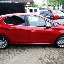 Peugeot 208 1.2 PureTech Allure 2018 17113km Airco, cruise, navi
