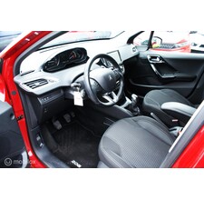 Peugeot 208 1.2 PureTech Allure 2018 17113km Airco, cruise, navi