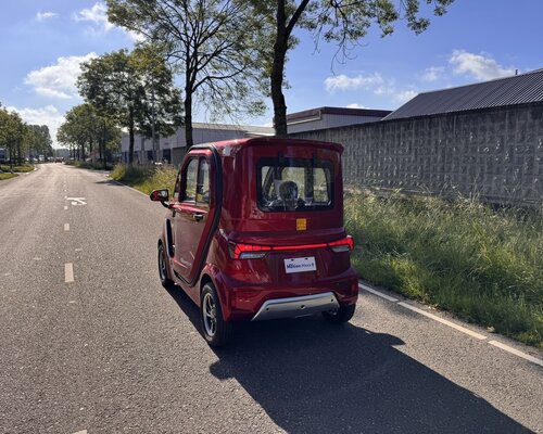 25 kilometer auto zonder rijbewijs.