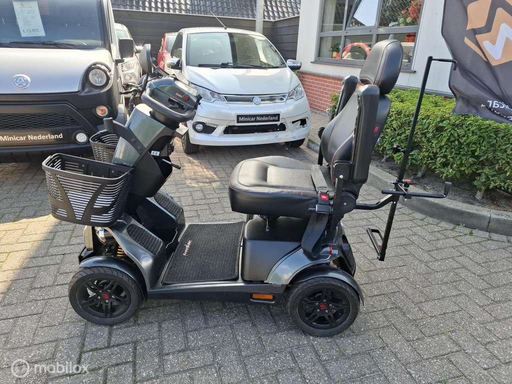 Mango  Freerider FR1 4 wieler 66km mandje en rollatorhouder