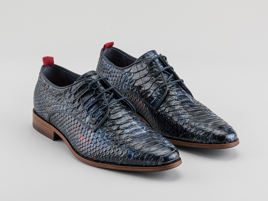 Donkerblauwe schoenen voor jongens in de maat 34 | KLEDING.nl