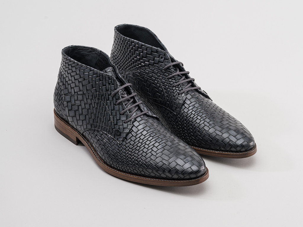 donker grijze schoenen