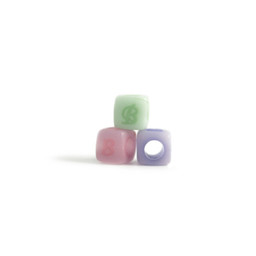 Cuenta DQ B. Letter alphabet bead plastic square 7mm opening 4mm assorted colors