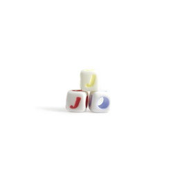 Cuenta DQ J. Letter alphabet bead plastic square 7mm opening 4mm assorted colors p. 25 pieces