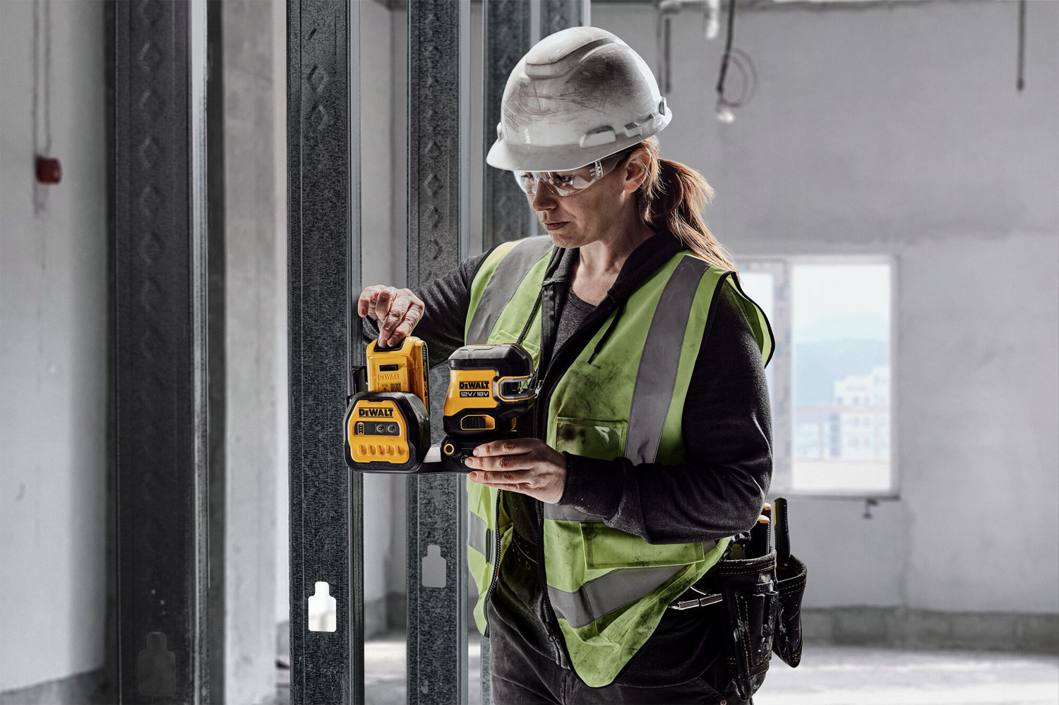 DCE825NG18 5 Punts + Kruislijnlaser Groen 18V