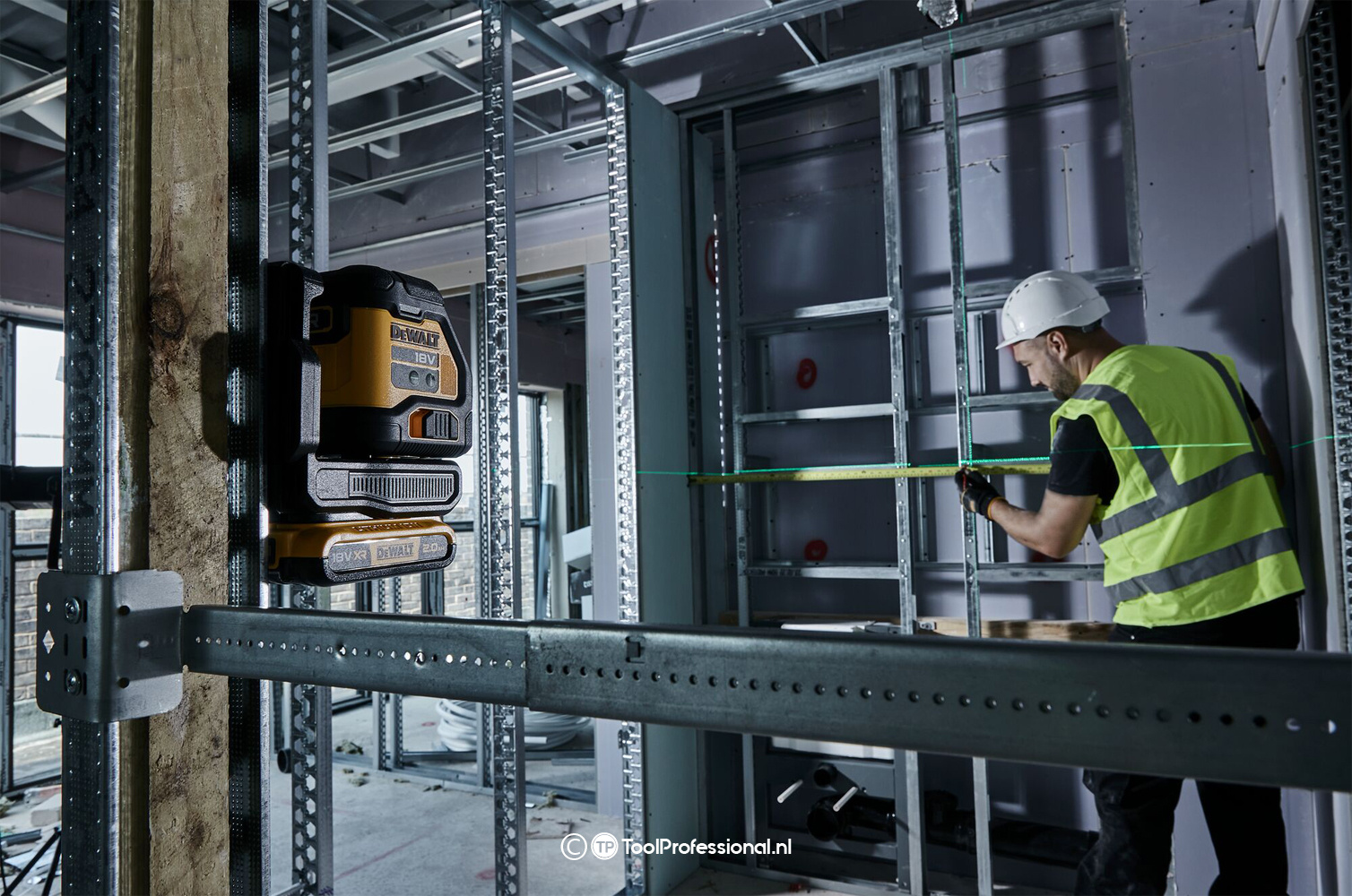 DCLE34021N-XJ Kruislijnlaser Groen 18V Compact