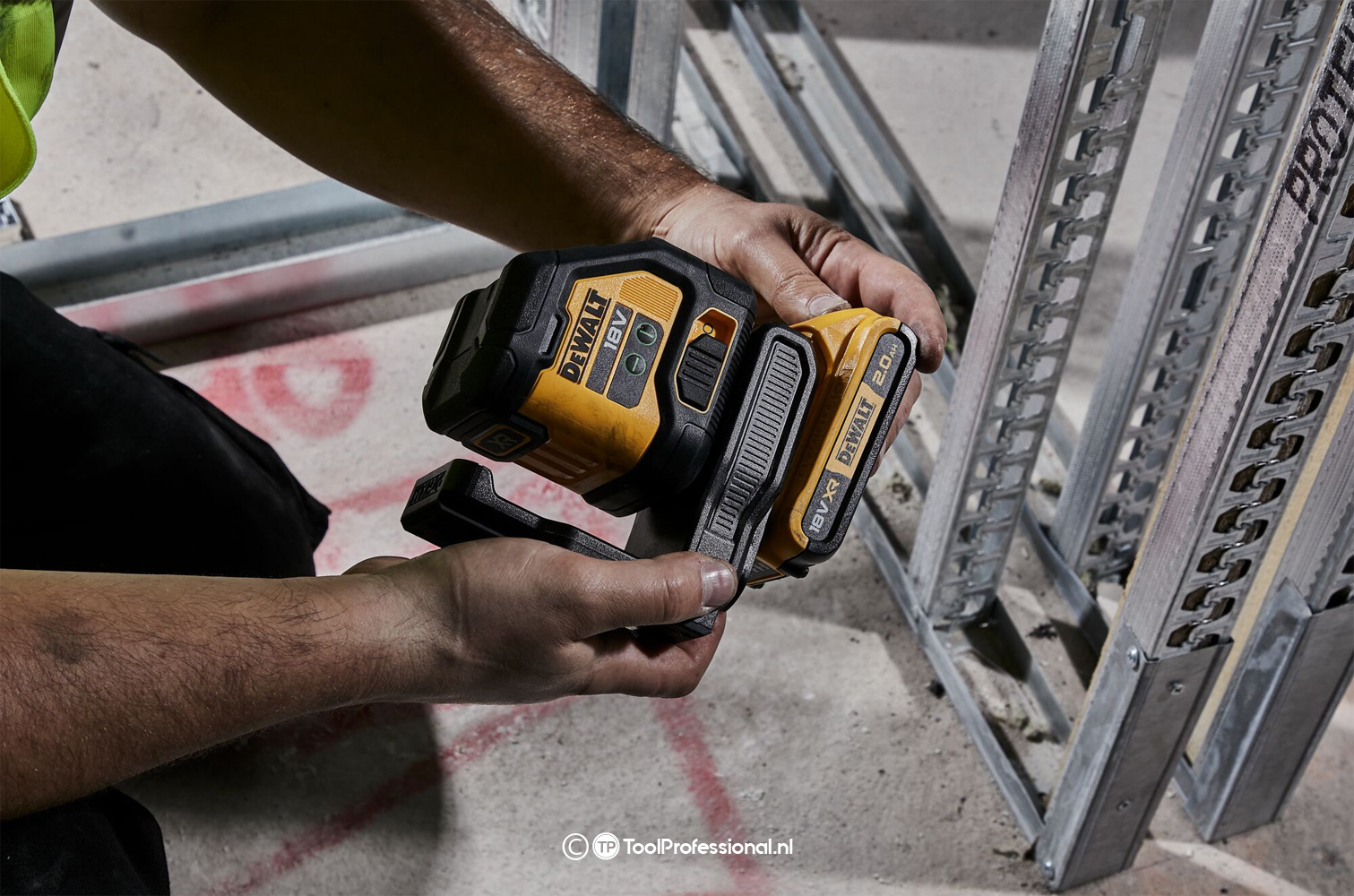 DCLE34021N-XJ Kruislijnlaser Groen 18V Compact