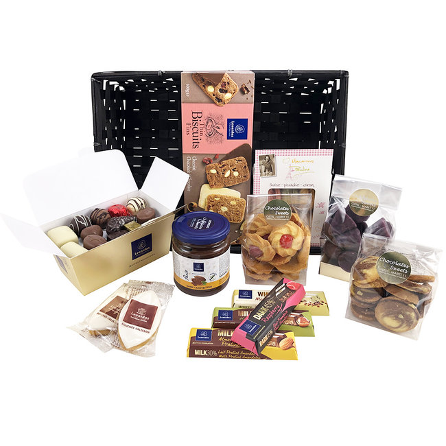 Gift basket (XL) chocolates and delicacies