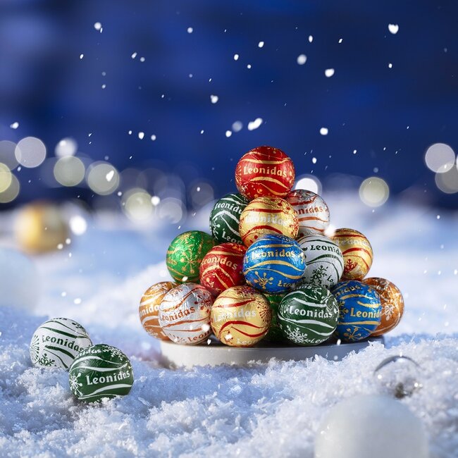 Weihnachtsbär (M) und 500g Festkügeln