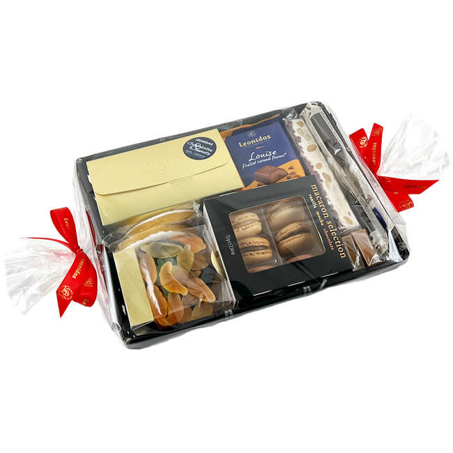Panier cadeau (M) garni de chocolats et gourmandises