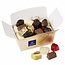 XL Geschenkmand met 12 stuks pralines/bonbons en diverse zoete en hartige delicatessen