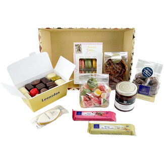 Delicacies Gift Basket (L)