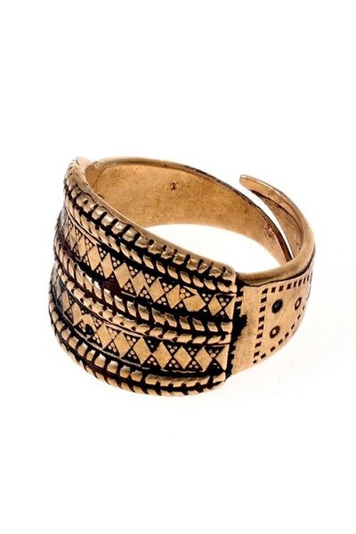 9th-10th century Viking ring Gotland, bronze
