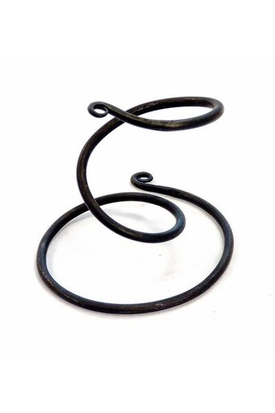 Drinking horn stand spiral