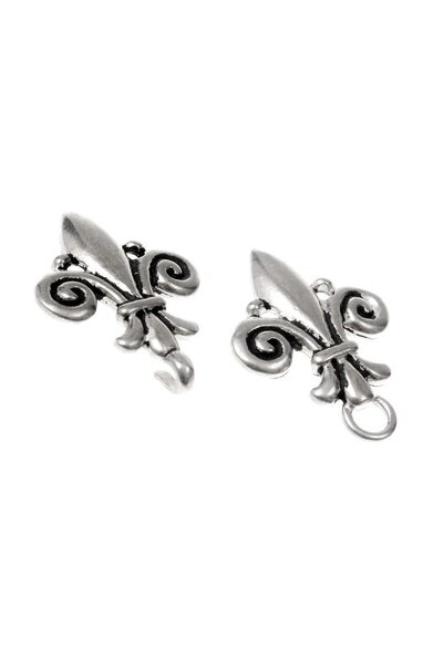 Cloak clasp fleur de lys, silvered