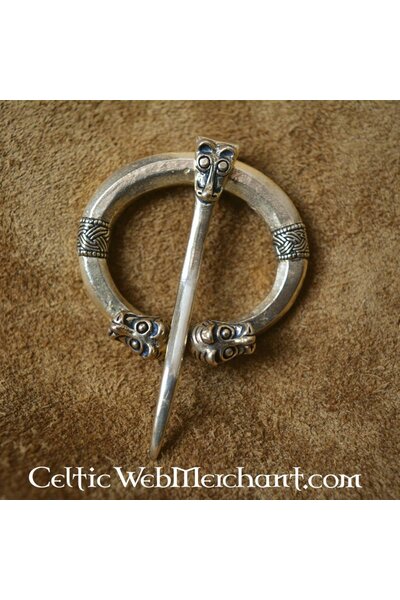 Ring fibula with animal heads, Haithabu, bronze