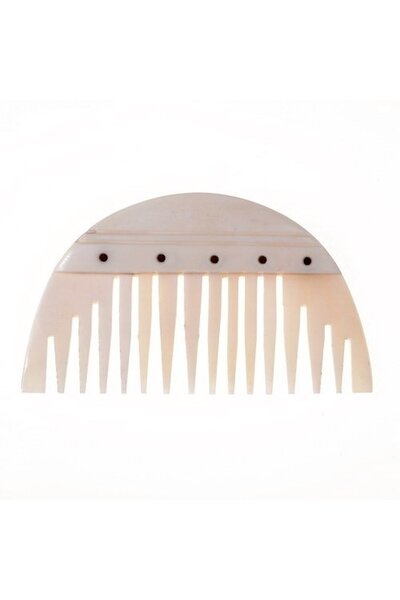 Germanic semicircular comb