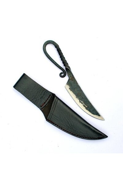 Prehistorical knife with twisted grip