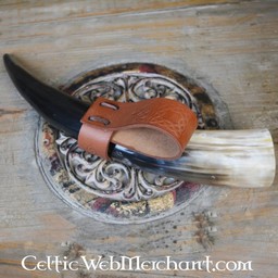 Drinking horn holder with Celtic knots