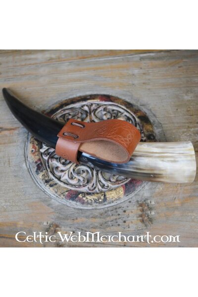 Drinking horn holder with Celtic knots