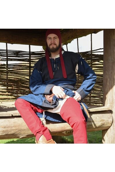 Medieval chausses with laces, red