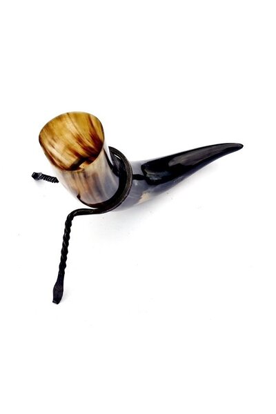 Drinking horn holder on the road