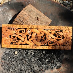 Urnes-style wood carving