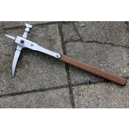 Extra pointed war hammer