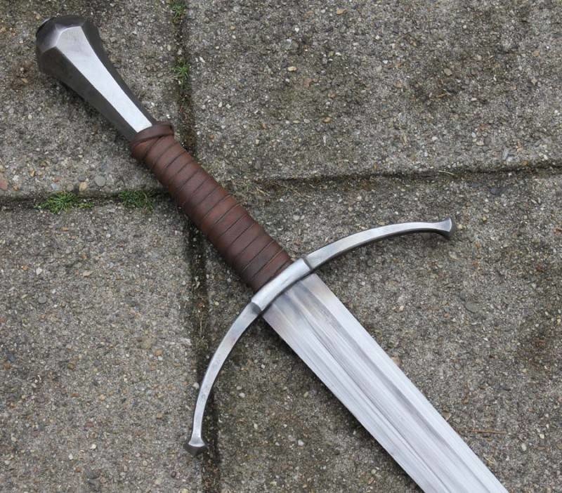Handandahalf sword William CelticMerchant.co.uk