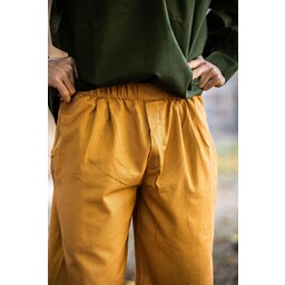 Three-quarter trousers, honey brown