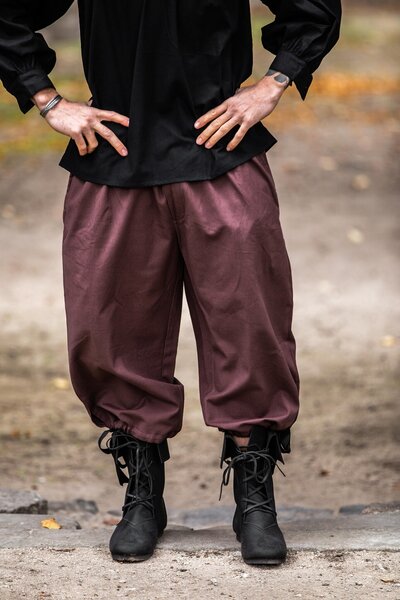 Three-quarter trousers, dark brown