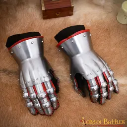 14th century hourglass gauntlets