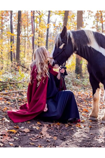 Embroidered cloak Damia with fibula, red