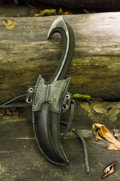 Holder for LARP dark elven throwing knives incl. knife