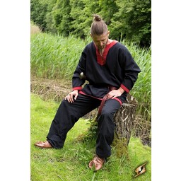 Medieval long-sleeved tunic black-red