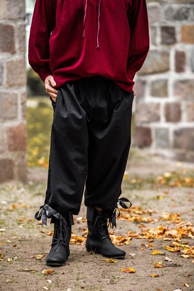 Three-quarter trousers, black