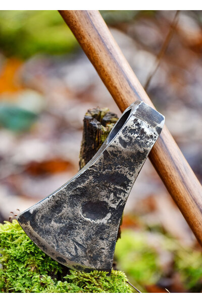 Battle-ready axehead, old (blunt)