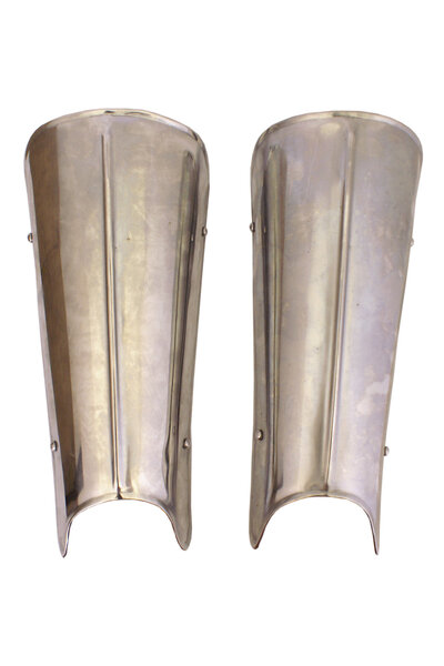 Greaves with rib
