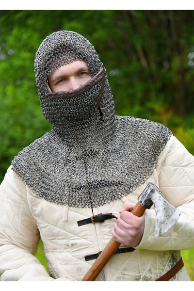 Coif with triangular visor, round rings - round rivets, 8 mm