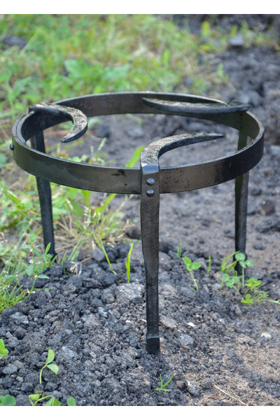 Medieval tripod 25 cm