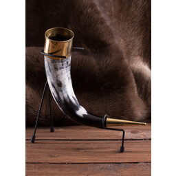 Decorated drinkinghorn with stand