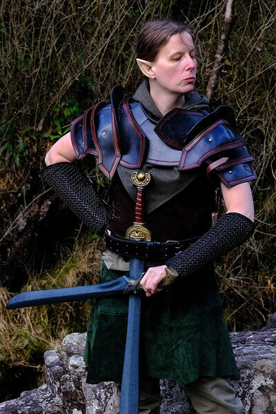 Leather shoulder & neck armour, black-brown