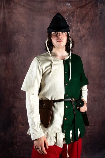 Surcoat Aleran, left, green