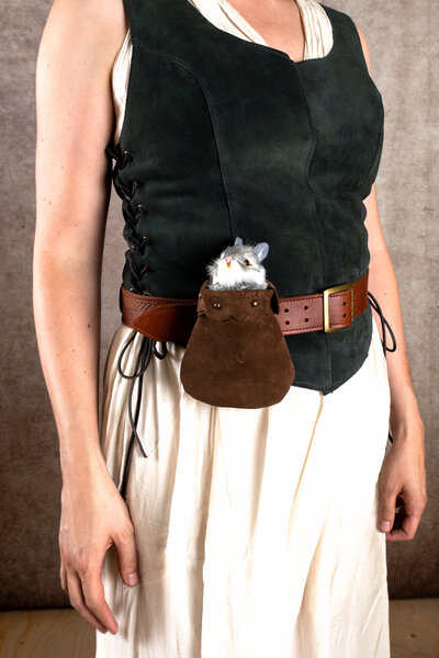 Rabbit Roger in leather pouch - Brown
