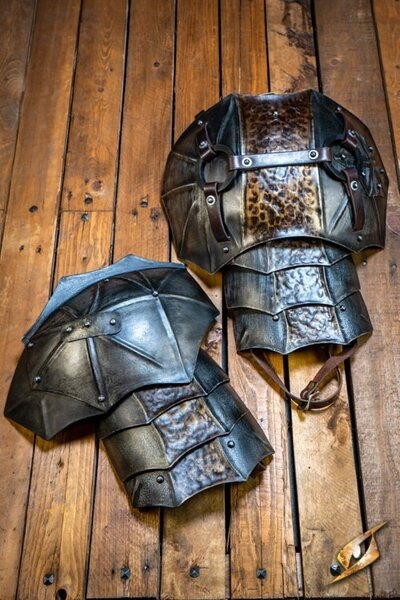 Raider pauldrons