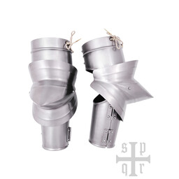Gothic arm armor with pointed couters