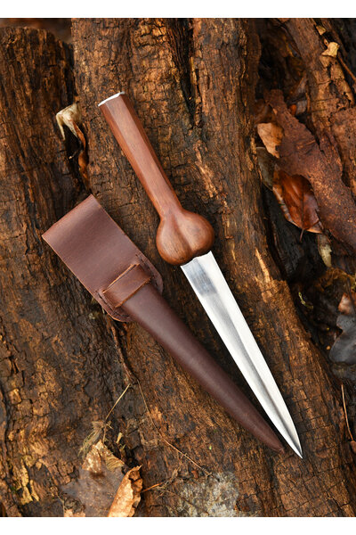 Late medieval bollock dagger