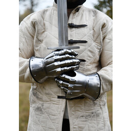 Hourglass gauntlets 1350-1410